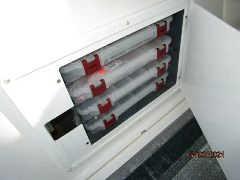 Slide: The Image of 33' Wellcraft cockpit tackle drawer - 4494777