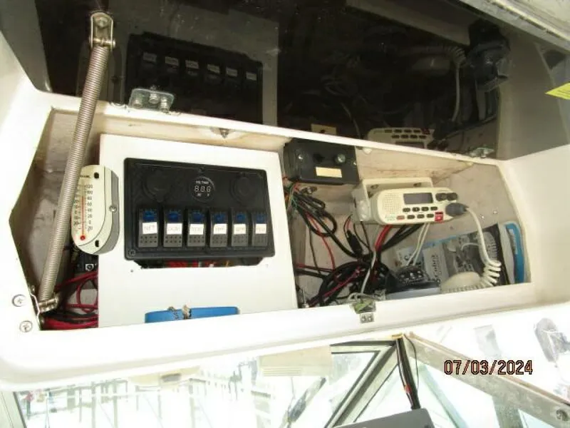 Slide: The Image of 33' Wellcraft helm3 - 4494749