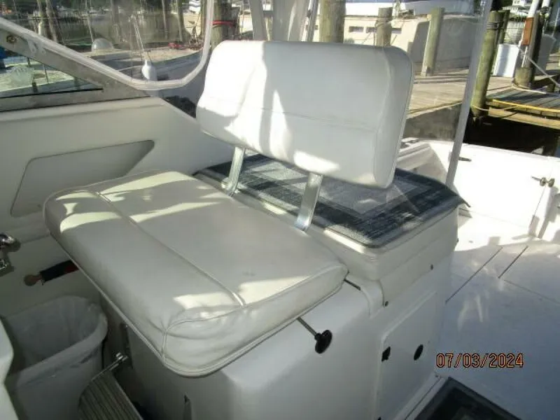 Slide: The Image of 33' Wellcraft helm benchseat - 4494742
