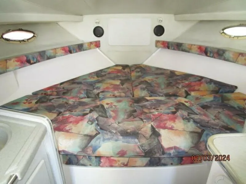 Slide: The Image of 33' Wellcraft stateroom - 4494764