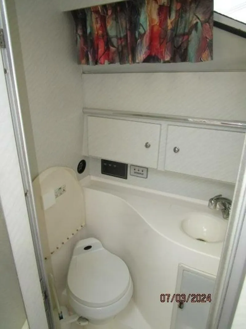 Slide: The Image of 33' Wellcraft head - 4494738