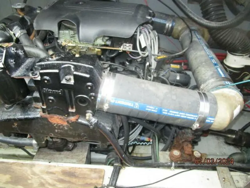 Slide: The Image of 33' Wellcraft starboard main engine - 4494771