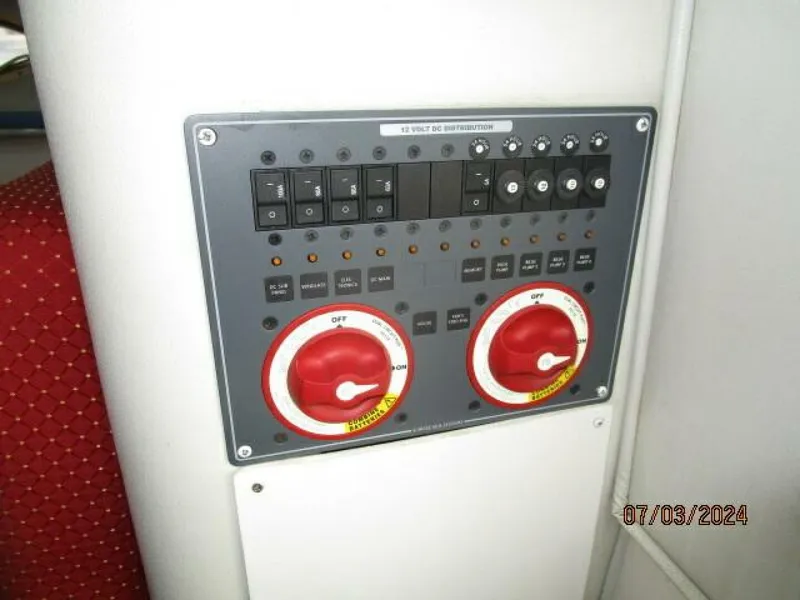 Slide: The Image of 33' Wellcraft electrical panel2 - 4494724