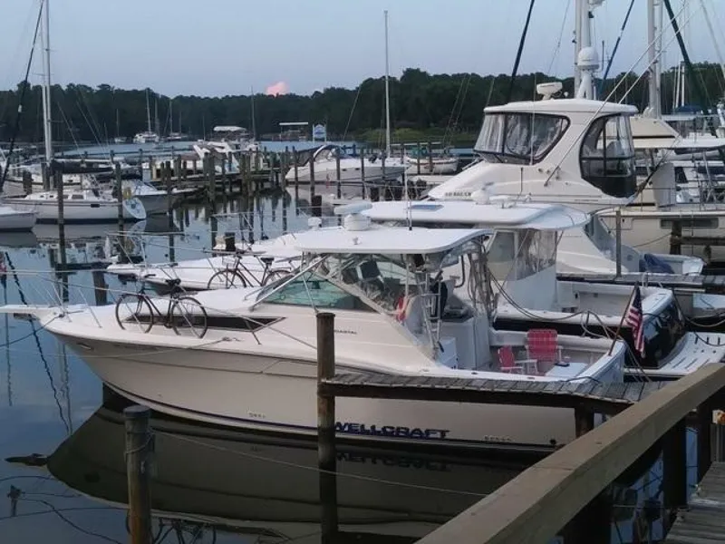 Slide: The Image of 33' Wellcraft port aft profile - 4494819