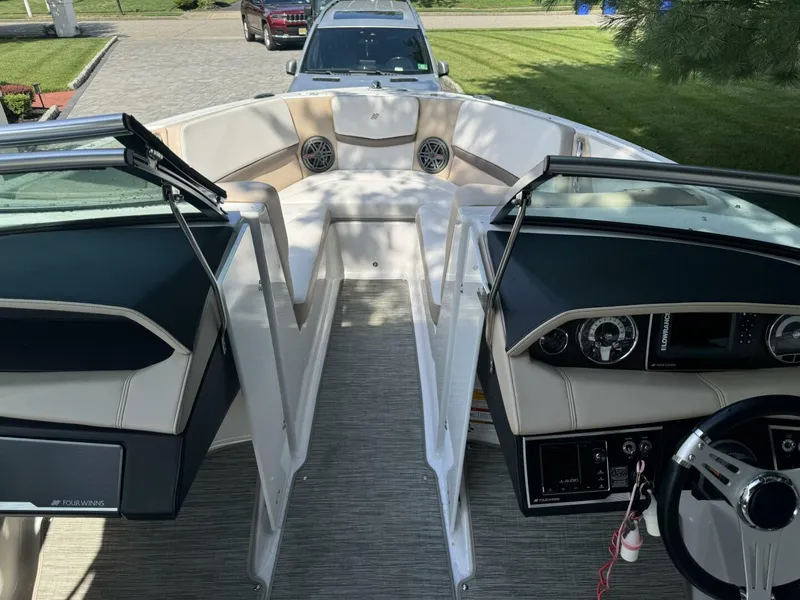 Slide: The Image of Four Winns H230 2019 - 4495012