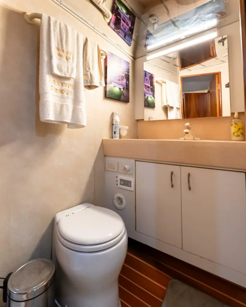 Slide: The Image of Ocean Yachts 40 Convertible 1998 - 4503831