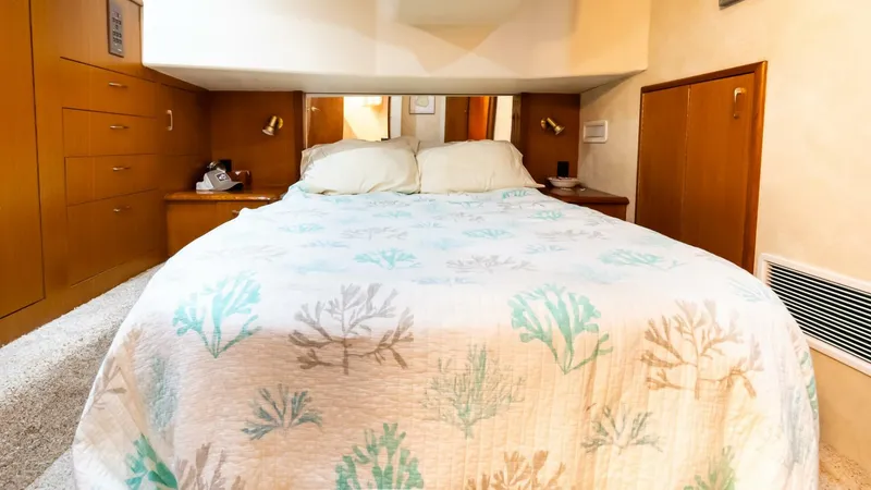 Slide: The Image of Ocean Yachts 40 Convertible 1998 - 4503835