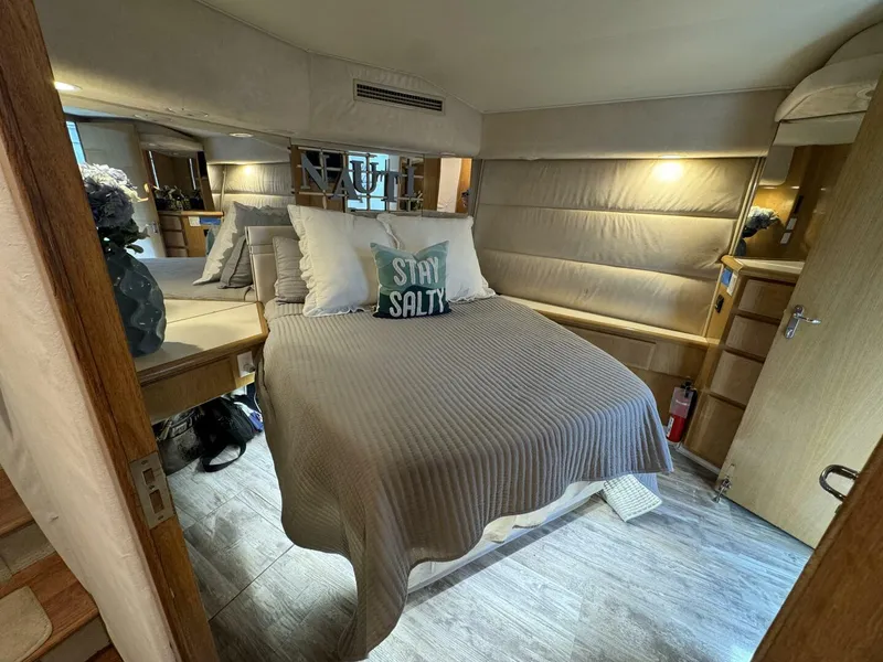 Slide: The Image of Hatteras 54 Yacht 1994 - 4504160