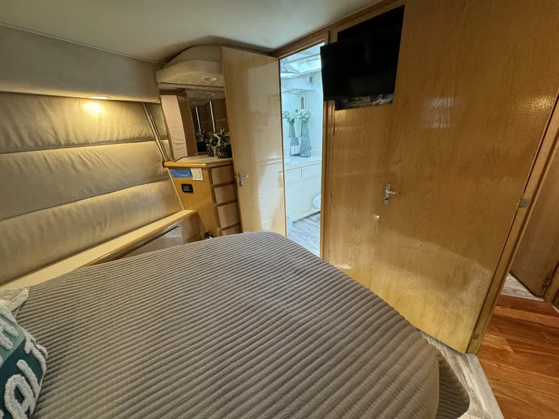 Slide: The Image of Hatteras 54 Yacht 1994 - 4504141