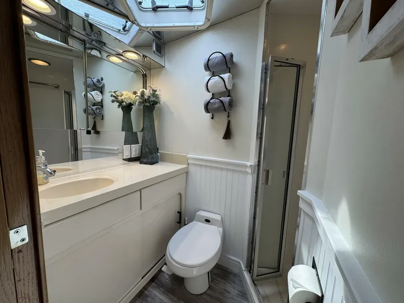 Slide: The Image of Hatteras 54 Yacht 1994 - 4504117