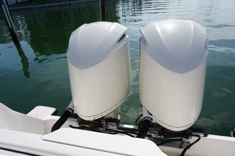 Slide: The Image of 2008 Intrepid 323 - 4506177