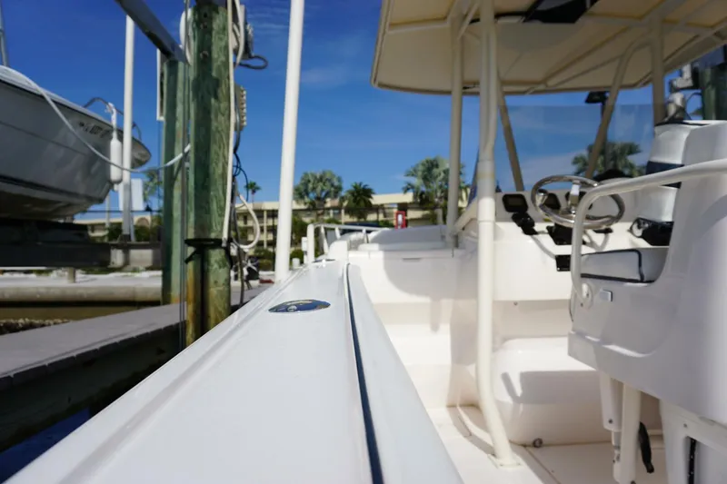 Slide: The Image of 2008 Intrepid 323 - 4510335