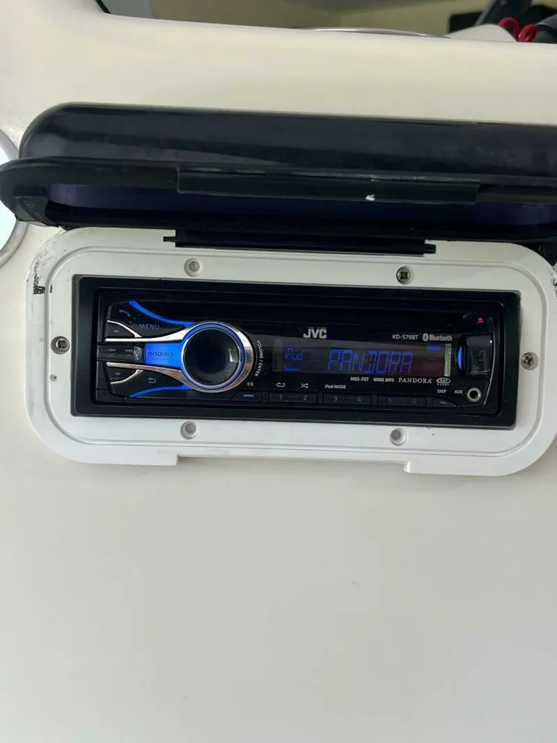 Slide: The Image of Sailfish 1900 BB Bay Boat 2009 - 4510038