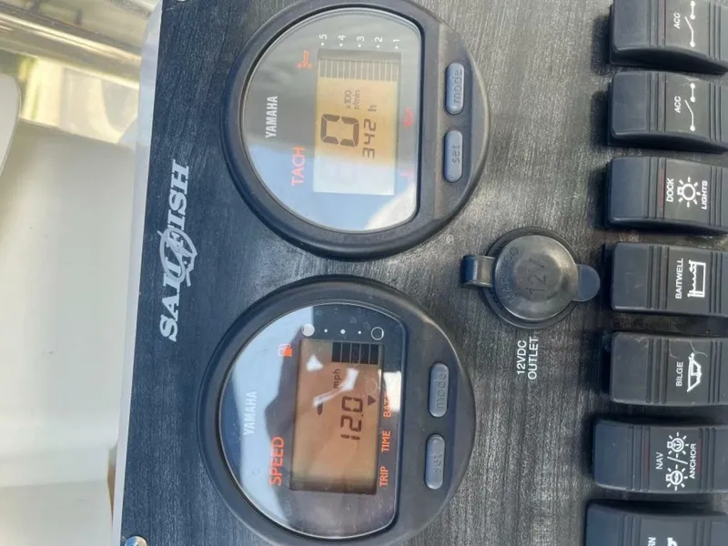 Slide: The Image of Sailfish 1900 BB Bay Boat 2009 - 4510039