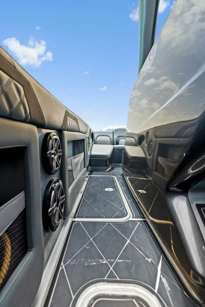 Slide: The Image of Deep Impact 399 Cabin 2018 - 4511080