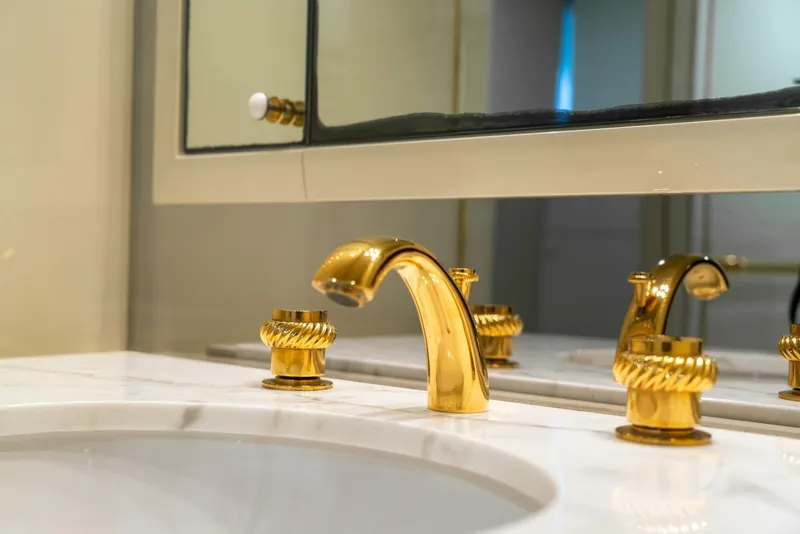 Slide: The Image of 164 OCEANFAST 1989 BATHROOM DETAIL - 4511387