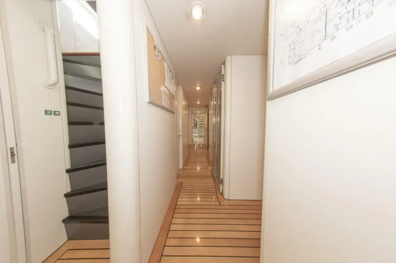 Slide: The Image of 164 OCEANFAST 1989 CREW COMPANIONWAY - 4511391