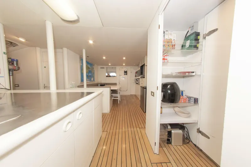 Slide: The Image of 164 OCEANFAST 1989 CREW MESS - 4511392