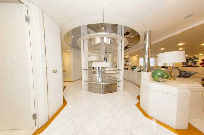 Slide: The Image of 164 OCEANFAST 1989 FOYER STAIRCASE 2 - 4511398