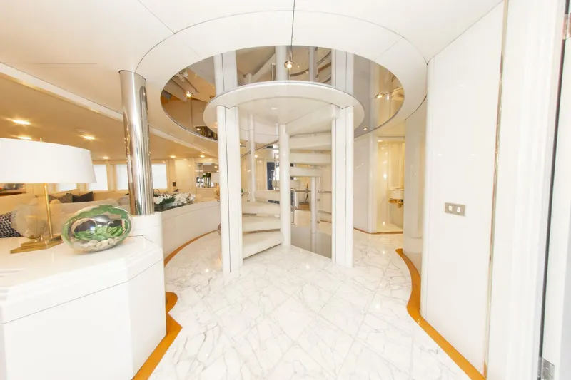 Slide: The Image of 164 OCEANFAST 1989 FOYER STARCASE - 4511399