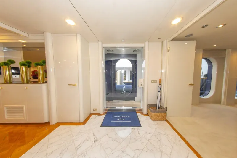 Slide: The Image of 164 OCEANFAST 1989 FOYER - 4511400