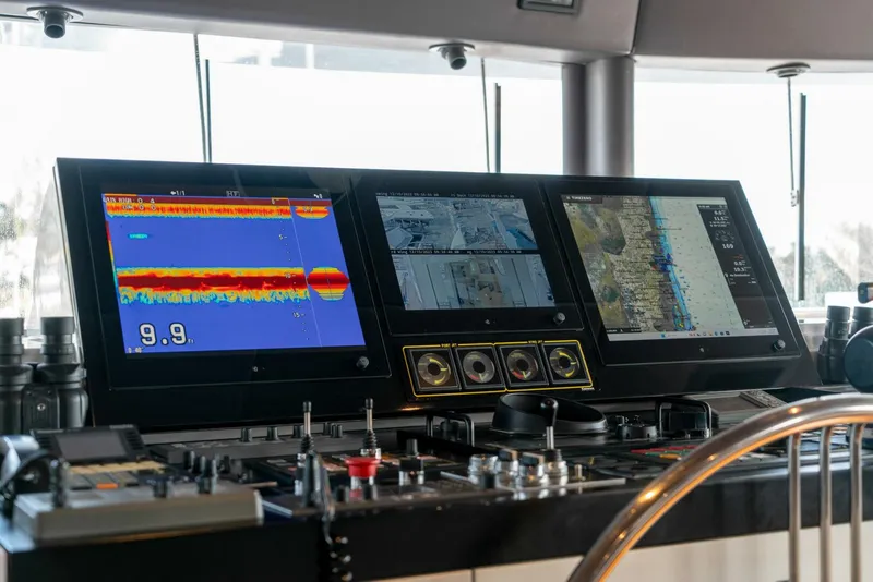 Slide: The Image of 164 OCEANFAST 1989 HELM MONITORS - 4511418