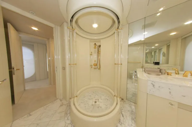 Slide: The Image of 164 OCEANFAST 1989 MASTER SHOWER - 4511445