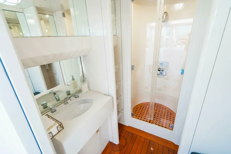 Slide: The Image of 164 OCEANFAST 1989 BATHROOM 5 - 4511301