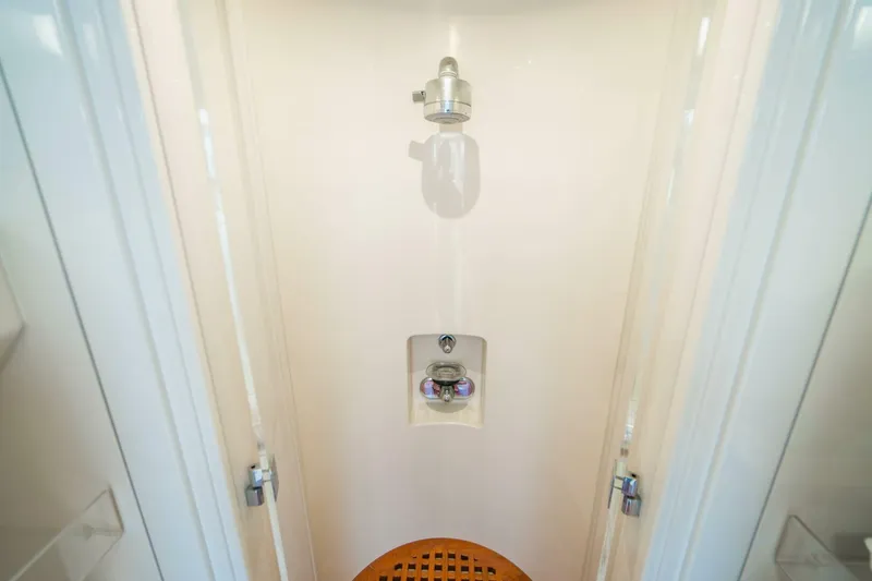 Slide: The Image of 164 OCEANFAST 1989 BATHROOM 6 - 4511302