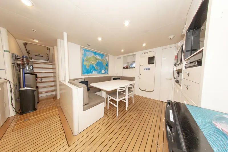 Slide: The Image of 164 OCEANFAST 1989 CREW LOUNGE 2 - 4511309