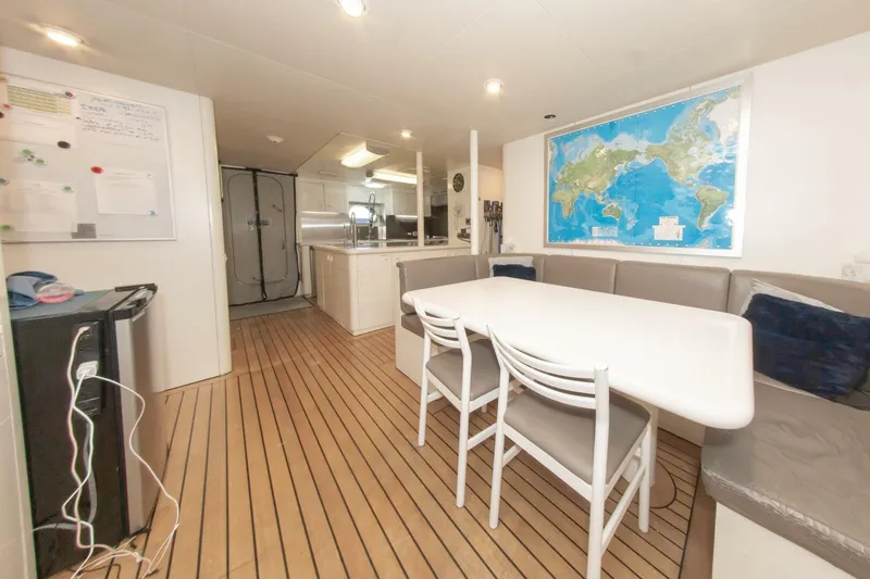 Slide: The Image of 164 OCEANFAST 1989 CREW LOUNGE 3 - 4511310