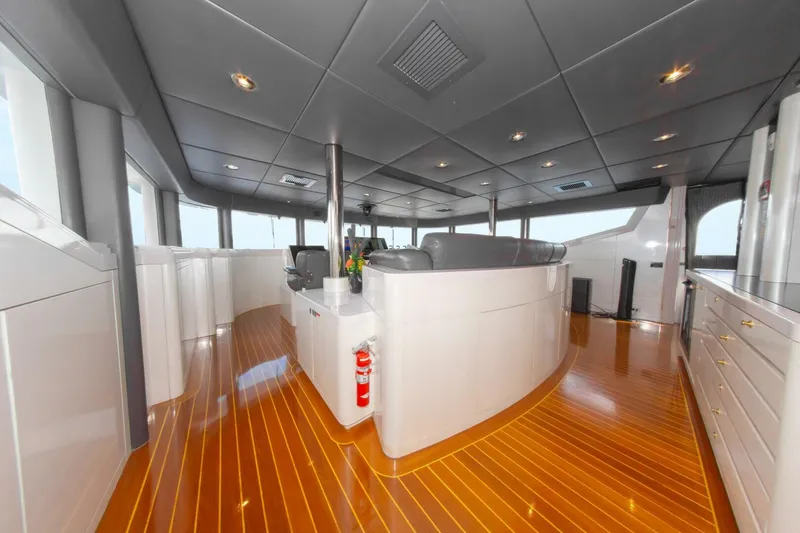 Slide: The Image of 164 OCEANFAST 1989 HELM AREA 3 - 4511321