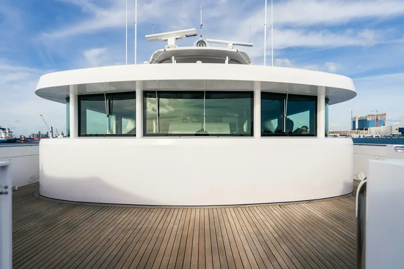 Slide: The Image of 164 OCEANFAST 1989 HELM WINDSHIELD - 4511323