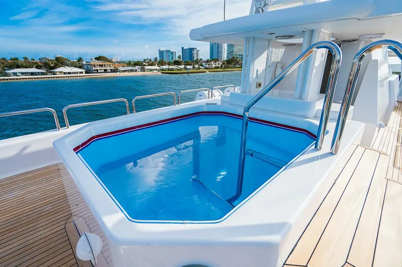 Slide: The Image of 164 OCEANFAST 1989 JACUZZI - 4511329