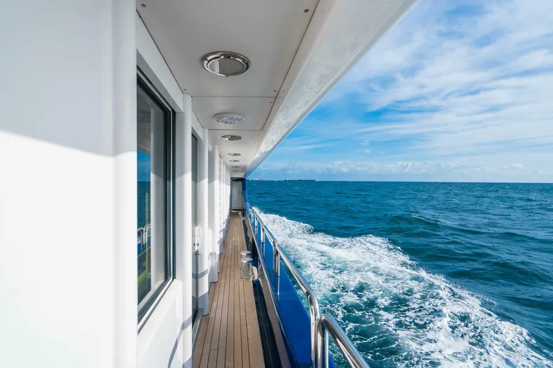 Slide: The Image of 164 OCEANFAST 1989 MAIN DECK PASSAGWAY - 4511331