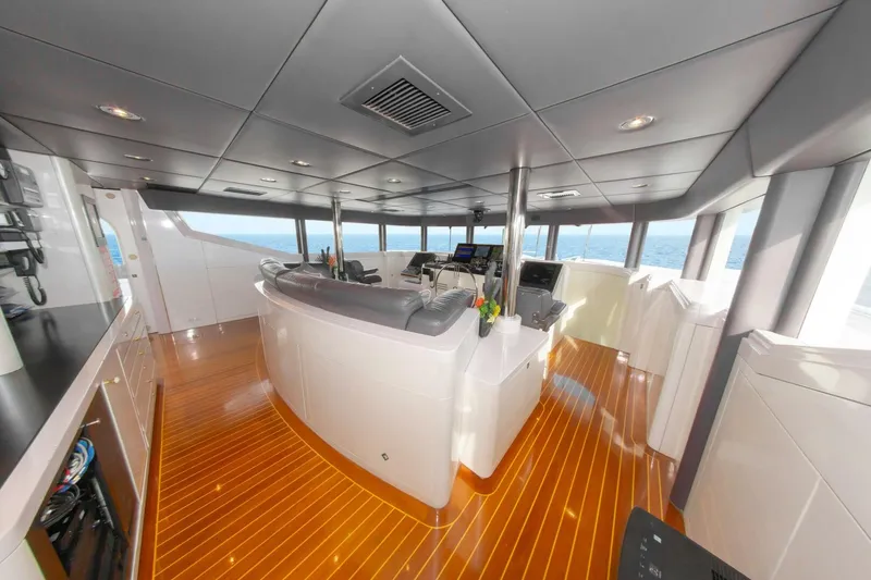 Slide: The Image of 164 OCEANFAST 1989 MAIN HELM AREA 4 - 4511332