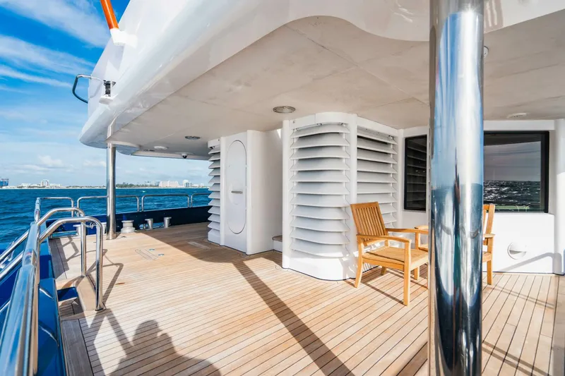 Slide: The Image of 164 OCEANFAST 1989 AFT DECK AREA 2 - 4511292