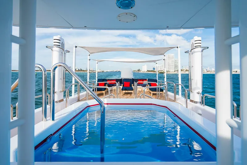 Slide: The Image of 164 OCEANFAST 1989 UPPER DECK JACUZZI VEIW - 4511362