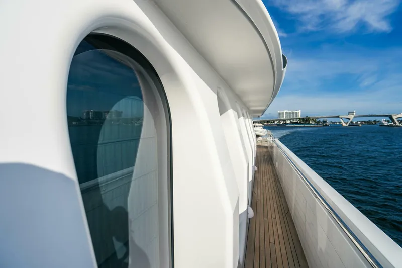 Slide: The Image of 164 OCEANFAST 1989 WALKAROUND 2 - 4511373