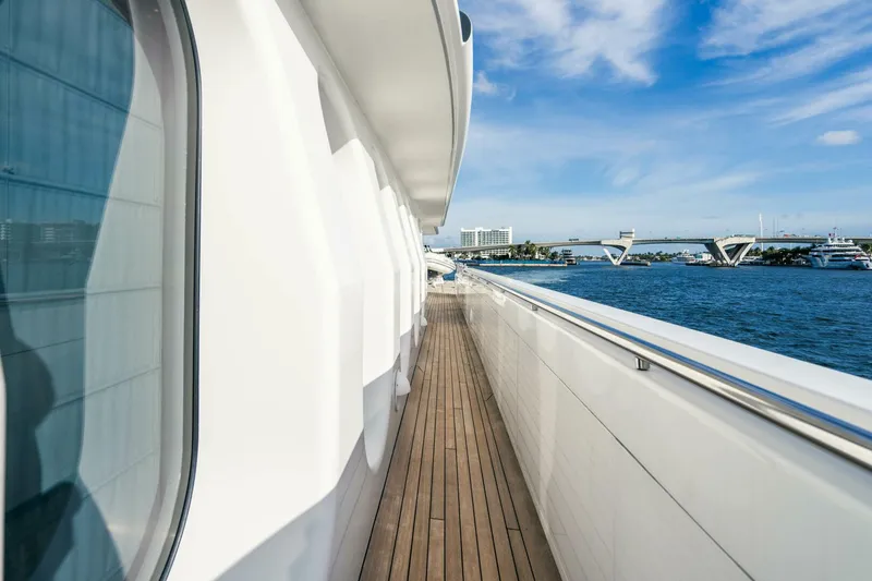 Slide: The Image of 164 OCEANFAST 1989 WALKAROUND - 4511374