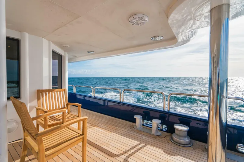 Slide: The Image of 164 OCEANFAST 1989 AFT DECK SEATING - 4511294