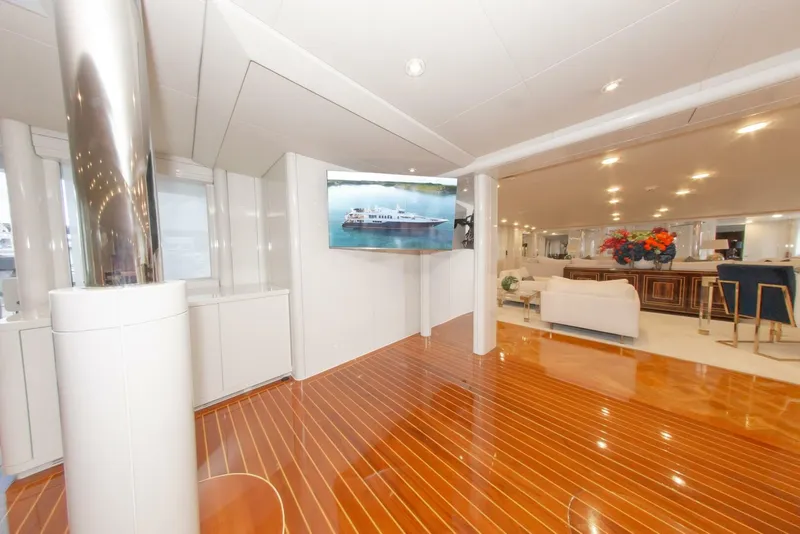 Slide: The Image of 164 OCEANFAST 1989 AFT LOUNGE AREA 2 - 4511377