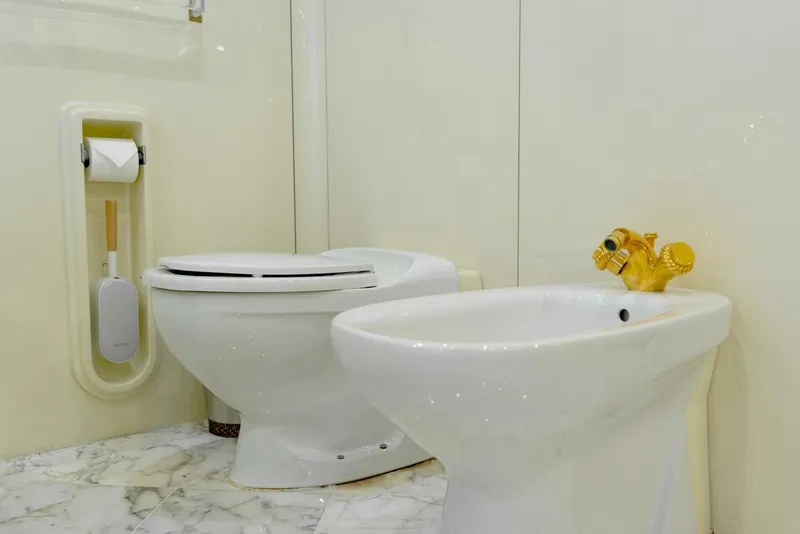 Slide: The Image of 164 OCEANFAST 1989 BATHROOM 4 - 4511384