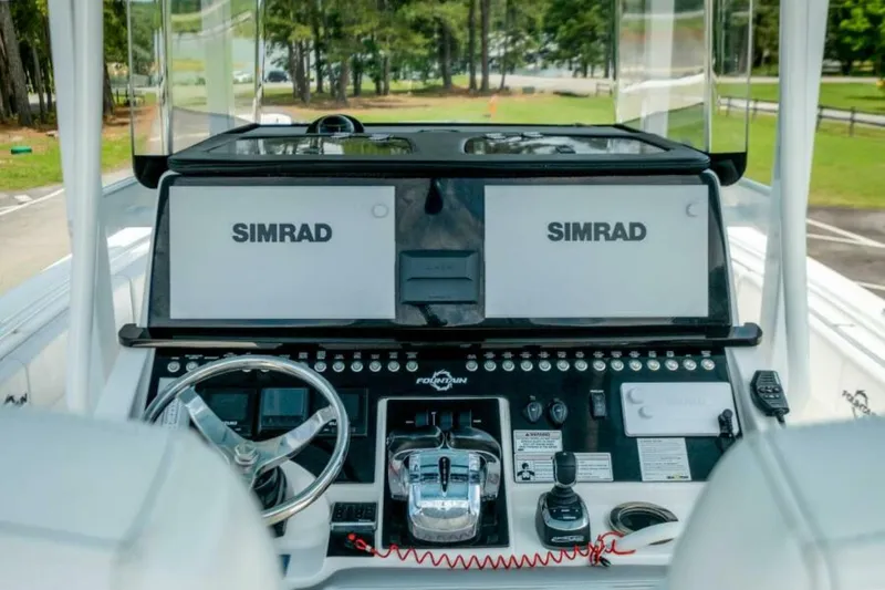 Slide: The Image of Fountain 34 Center Console 2019 - 4513614