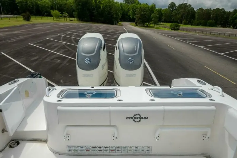 Slide: The Image of Fountain 34 Center Console 2019 - 4513617