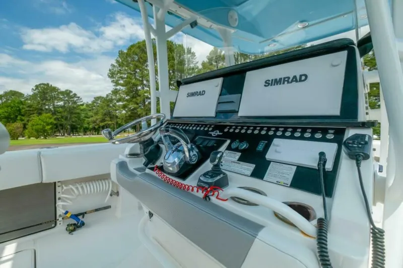 Slide: The Image of Fountain 34 Center Console 2019 - 4513611