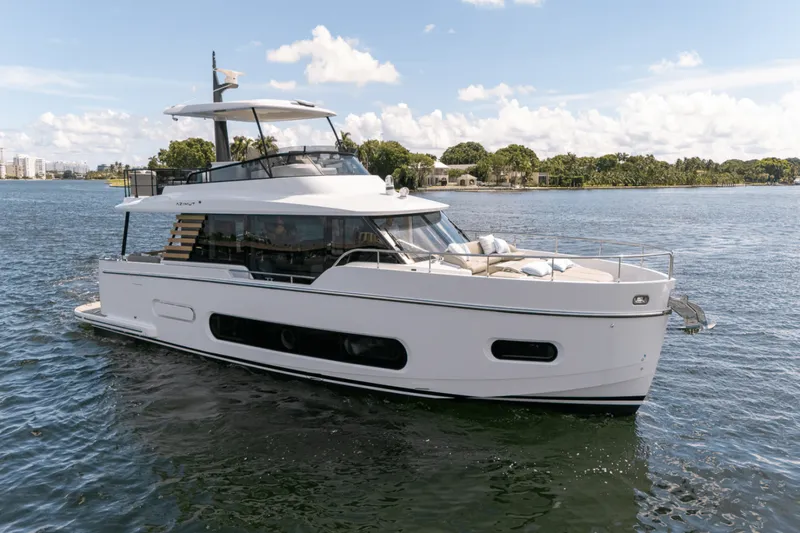 Slide: The Image of Azimut Magellano 60 2025 - 5587780