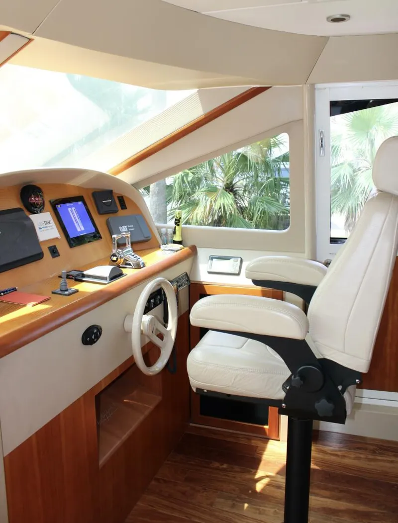 Slide: The Image of 2007 Lazzara 74 Motor Yacht Kathleen - 4688264