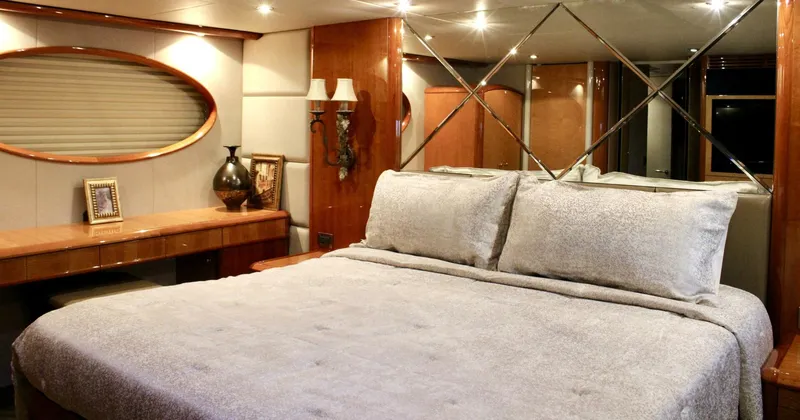Slide: The Image of 2007 Lazzara 74 Motor Yacht Kathleen - 4688268