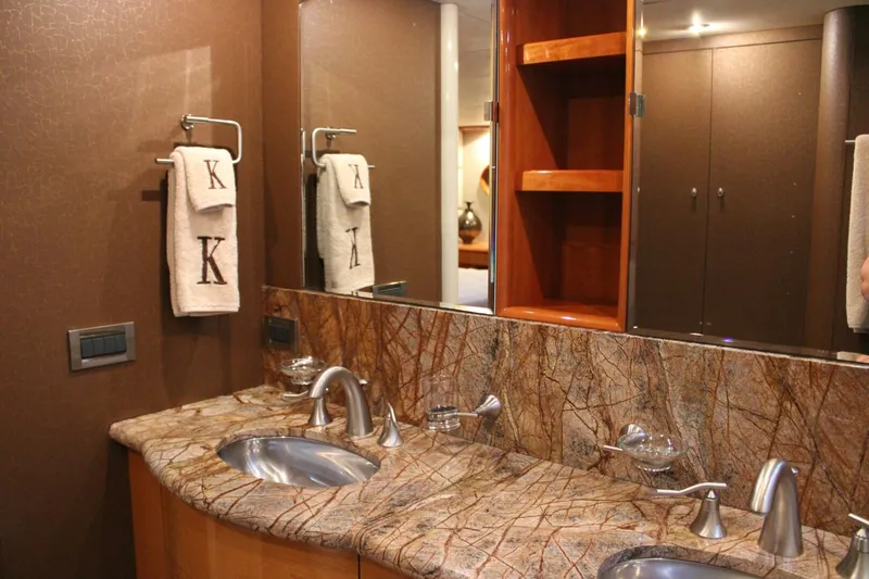 Slide: The Image of 2007 Lazzara 74 Motor Yacht Kathleen - 4688271